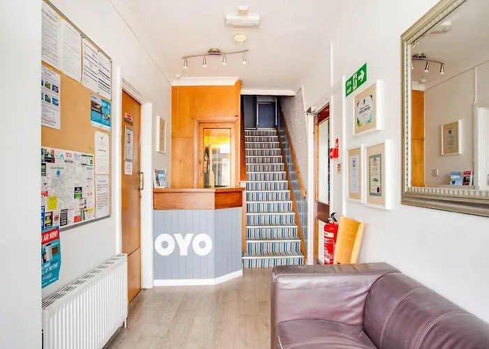 Oyo Godolphin Arms Hotel